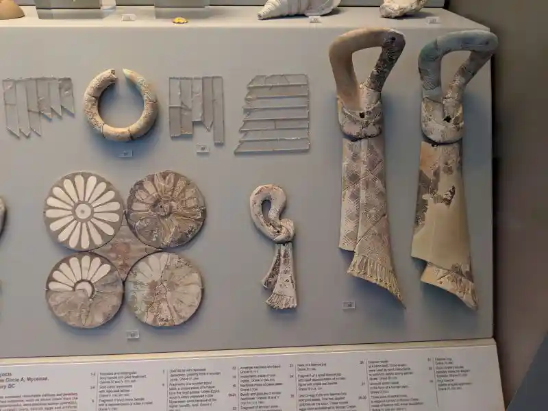 Religious and decorative artifacts from Graves III and IV, Mycenae, including sacral knots and triton shell